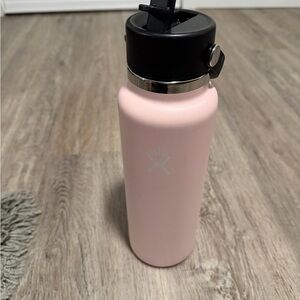 Hydro Flask Light Pink Bottle with Black Lid